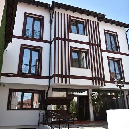Prior Hotel Призрен Экстерьер фото