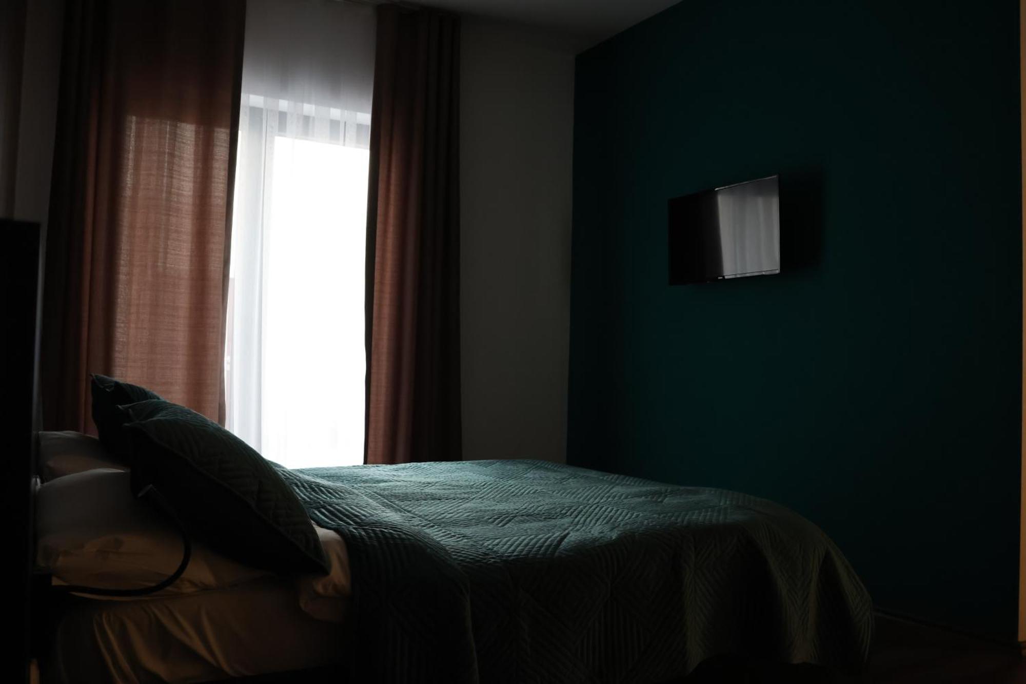Prior Hotel Призрен Экстерьер фото