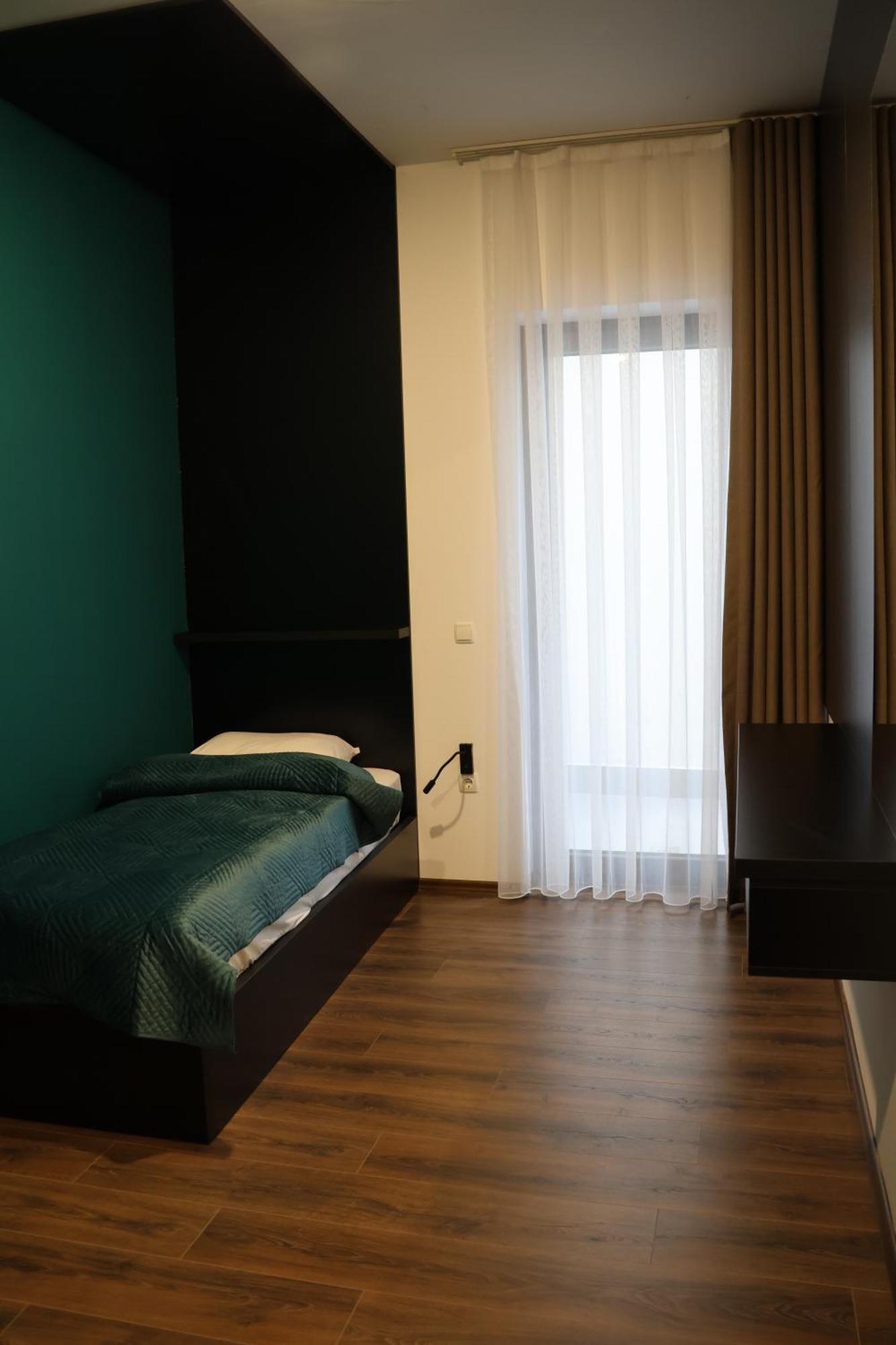 Prior Hotel Призрен Экстерьер фото