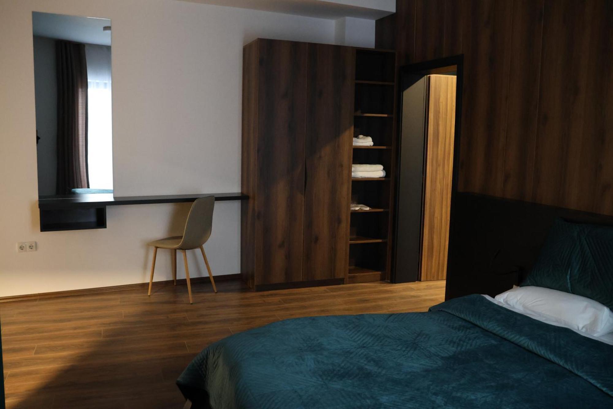 Prior Hotel Призрен Экстерьер фото