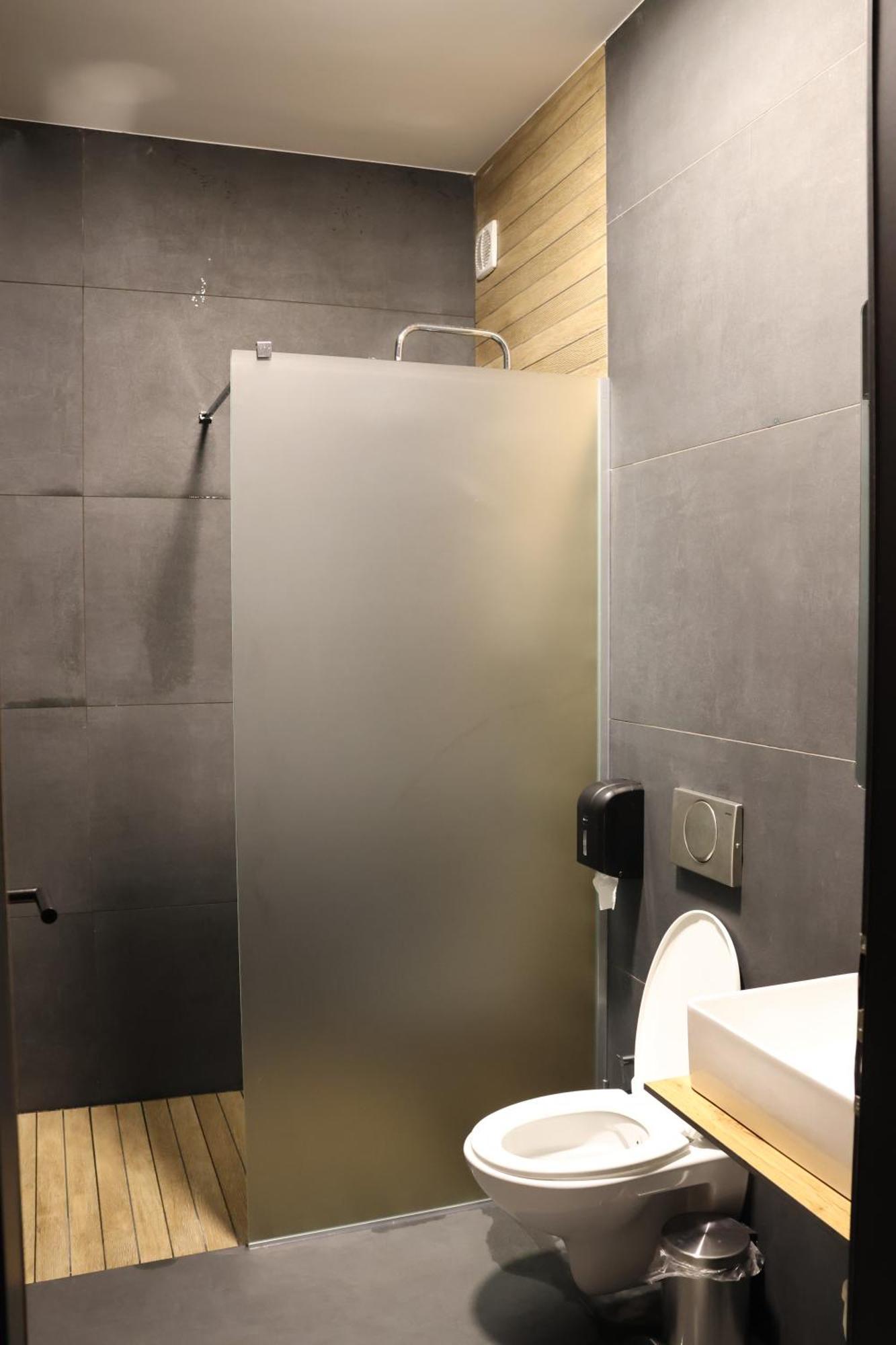 Prior Hotel Призрен Экстерьер фото