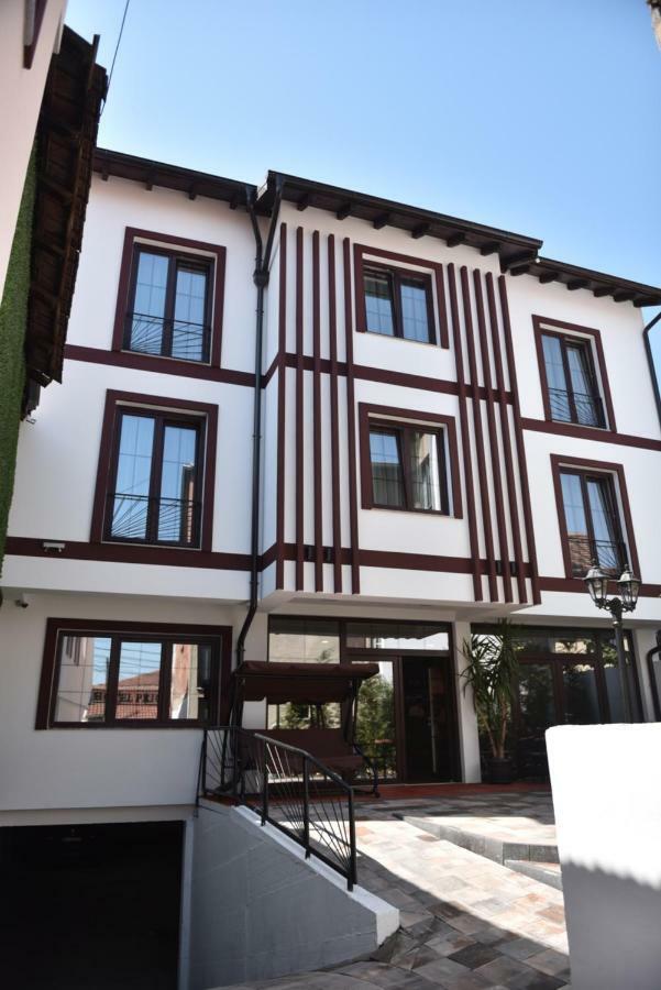 Prior Hotel Призрен Экстерьер фото