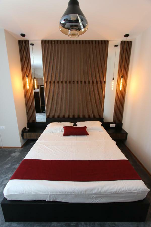 Prior Hotel Призрен Экстерьер фото