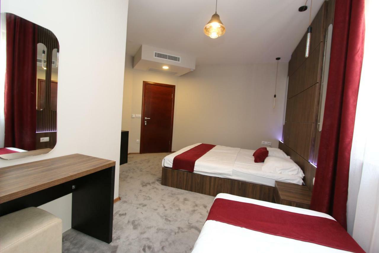 Prior Hotel Призрен Экстерьер фото