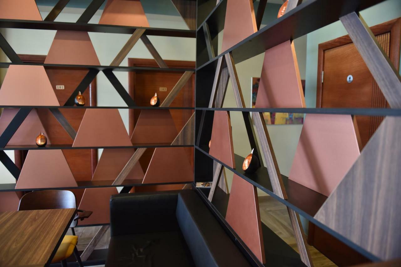 Prior Hotel Призрен Экстерьер фото