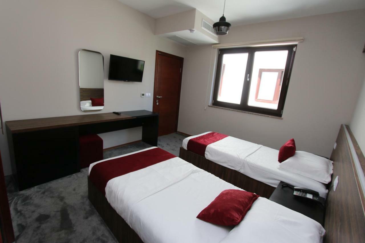 Prior Hotel Призрен Экстерьер фото