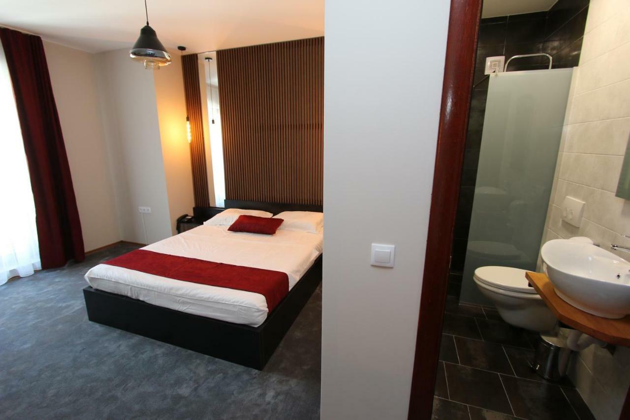 Prior Hotel Призрен Экстерьер фото