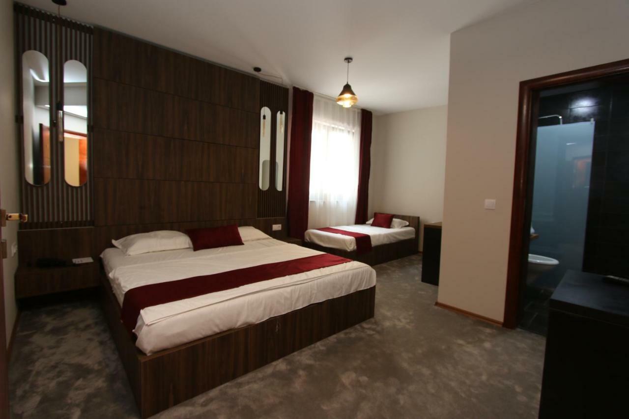 Prior Hotel Призрен Экстерьер фото