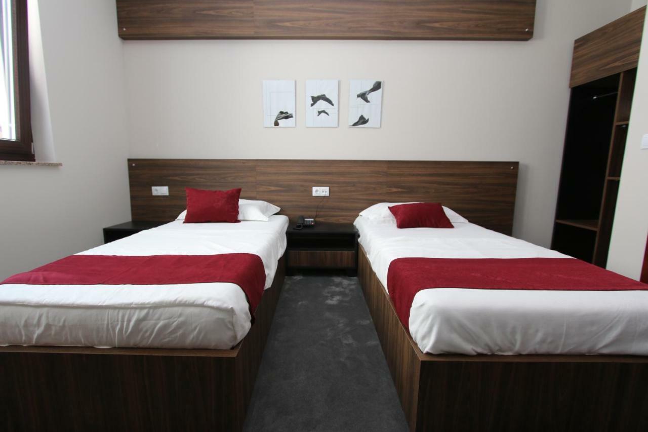 Prior Hotel Призрен Экстерьер фото